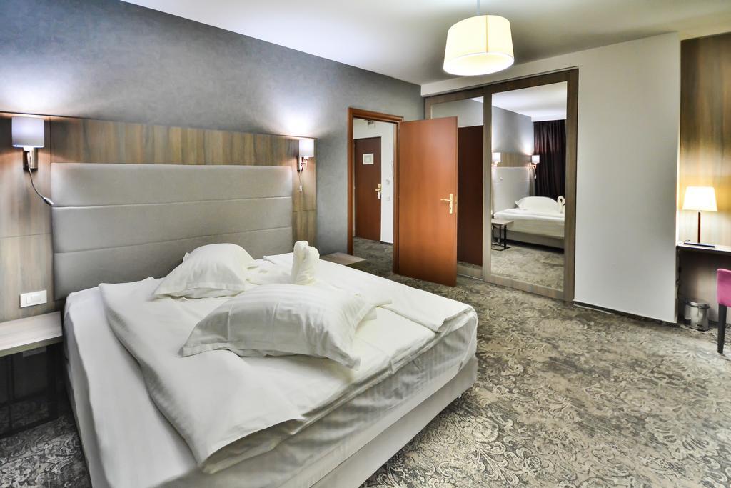Hotel Europeca Craiova Exterior foto